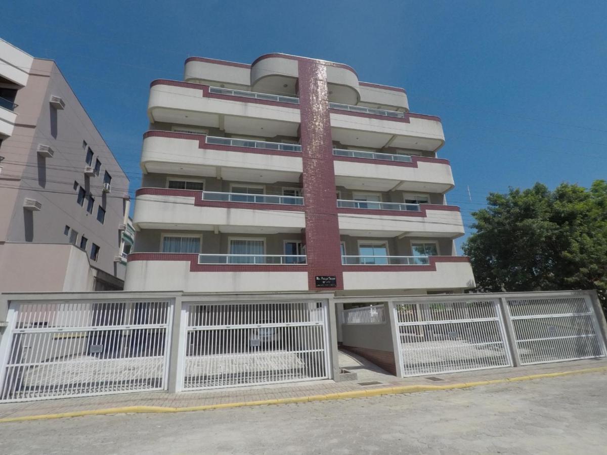 Apartamento 3 Quartos 8 Pessoas A 50 Mts Da Praia De Bombas, A 100M Da Passarela Do Ribeiro Bombinhas Esterno foto
