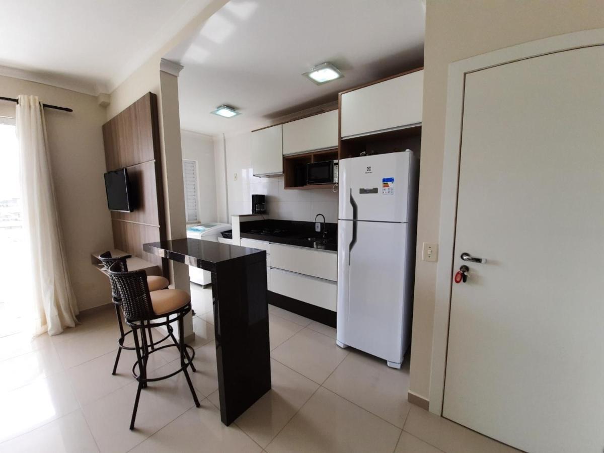 Apartamento 3 Quartos 8 Pessoas A 50 Mts Da Praia De Bombas, A 100M Da Passarela Do Ribeiro Bombinhas Esterno foto