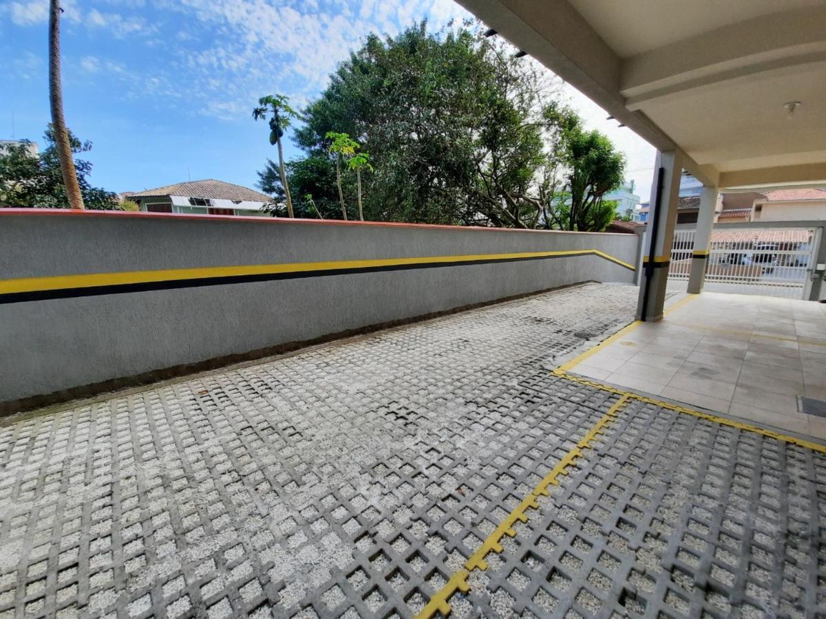 Apartamento 3 Quartos 8 Pessoas A 50 Mts Da Praia De Bombas, A 100M Da Passarela Do Ribeiro Bombinhas Esterno foto